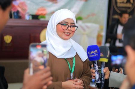 العاصمة صنعاء تحتفي بتوقيع كتاب "حتى الرمال تُزهر" للكاتبة فيروز بغيل